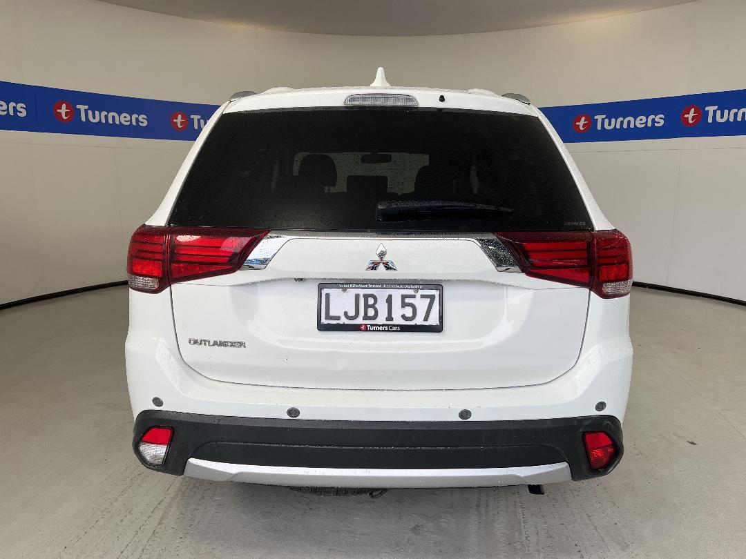 Photo '6' of Mitsubishi Outlander