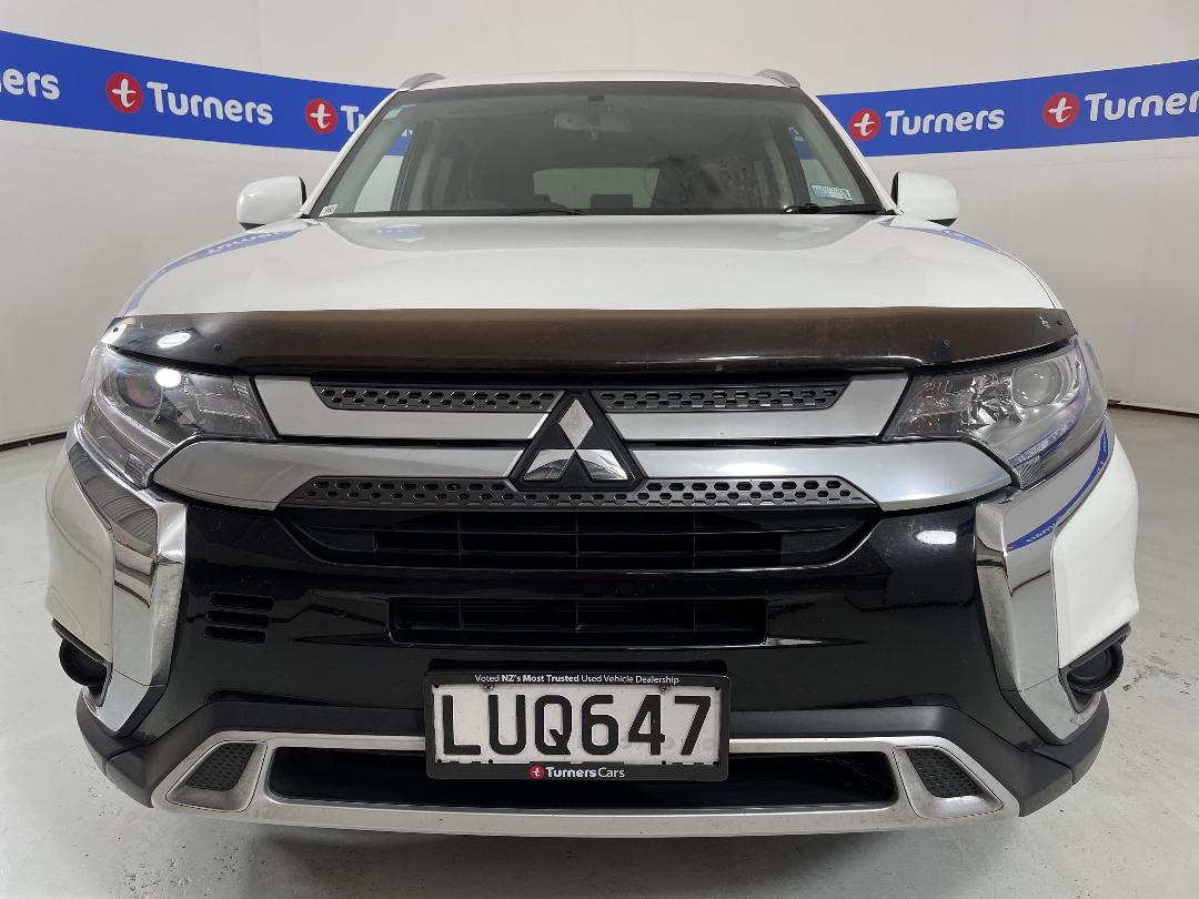 Photo '2' of Mitsubishi Outlander