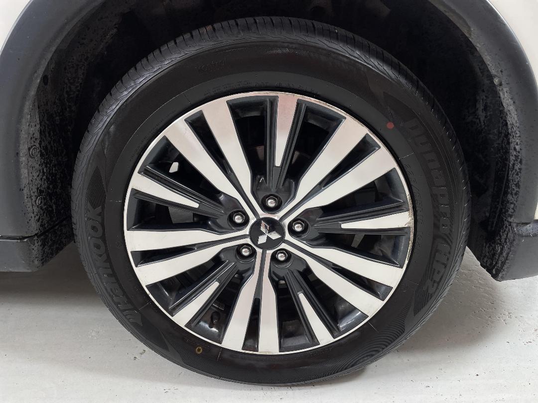 Photo '9' of Mitsubishi Outlander