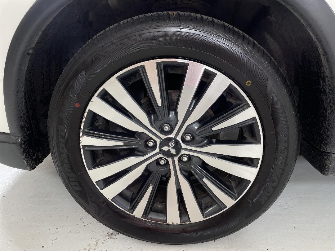 Photo '10' of Mitsubishi Outlander