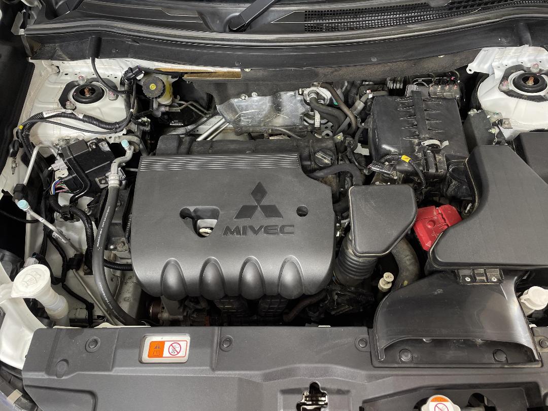 Photo '13' of Mitsubishi Outlander