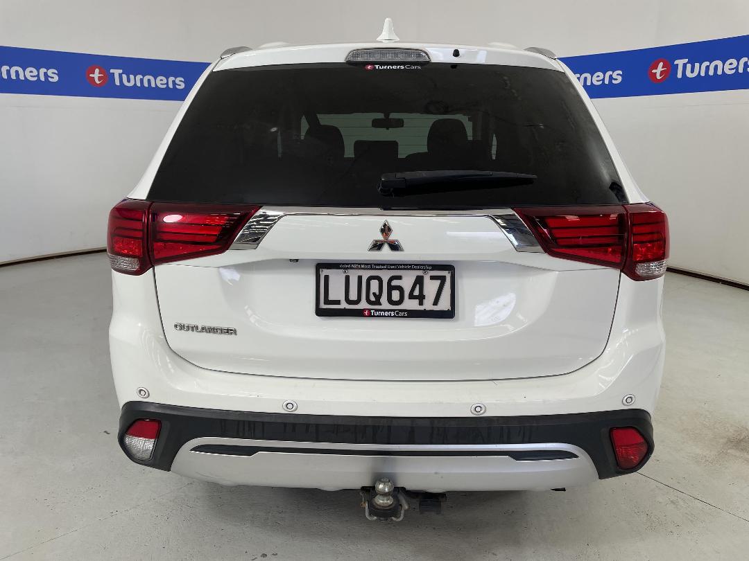 Photo '6' of Mitsubishi Outlander