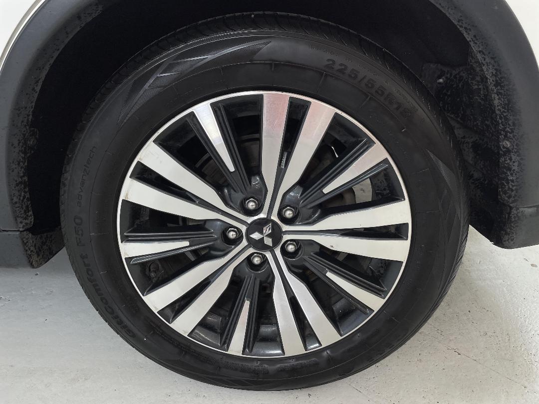 Photo '11' of Mitsubishi Outlander