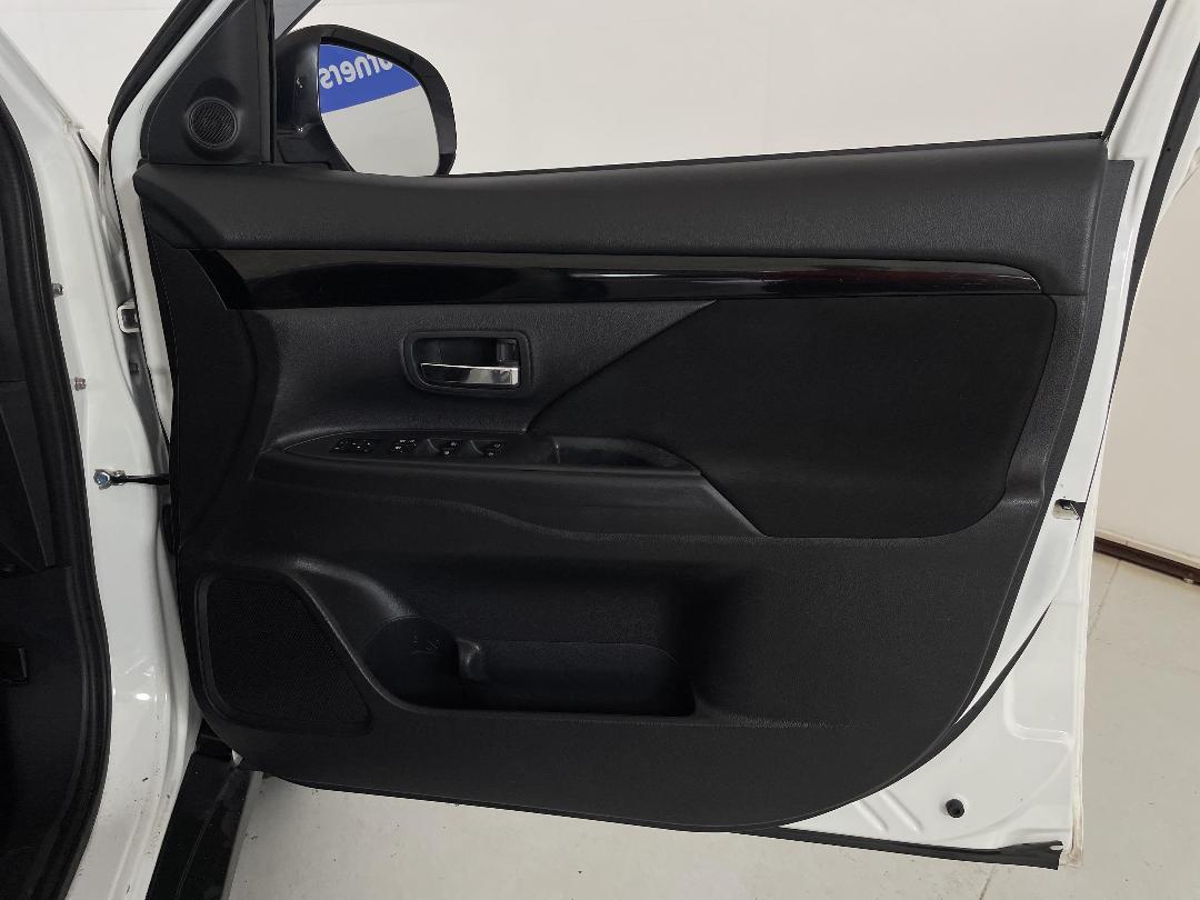 Photo '15' of Mitsubishi Outlander