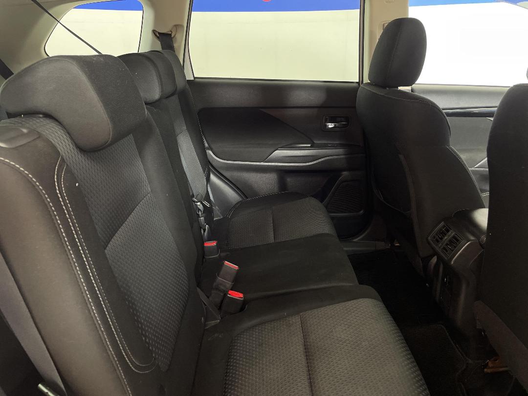 Photo '20' of Mitsubishi Outlander