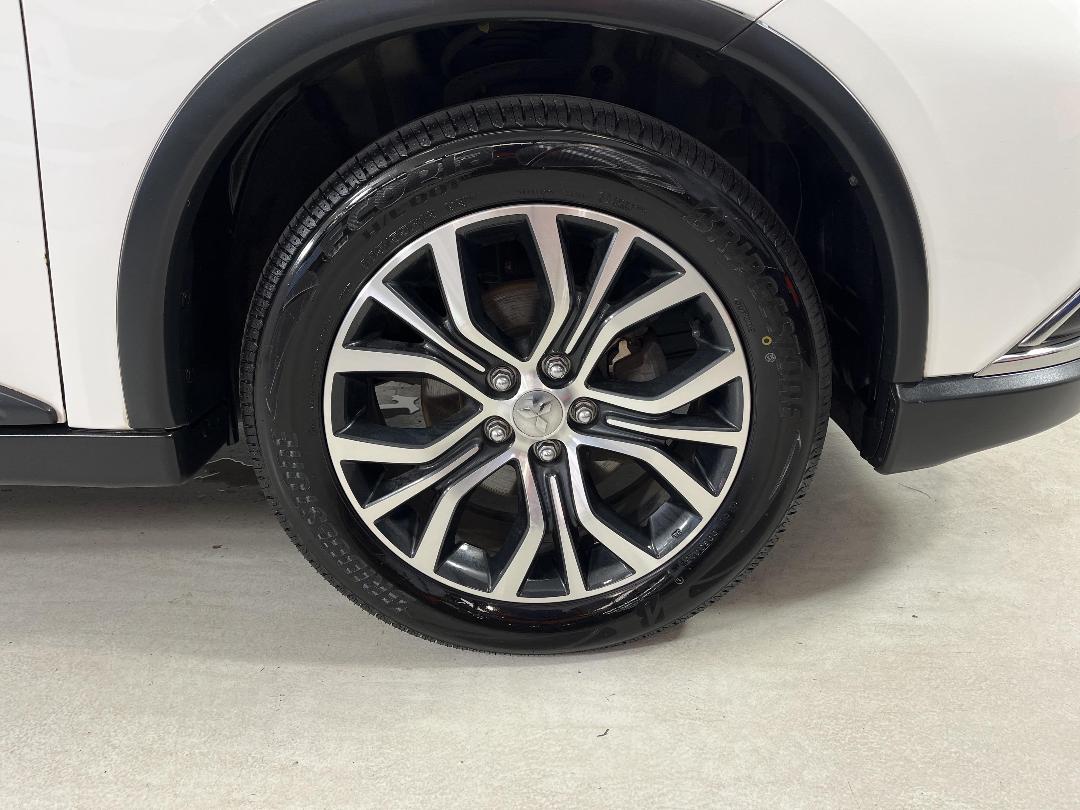 Photo '9' of Mitsubishi Outlander Photo '9' of Mitsubishi Outlander