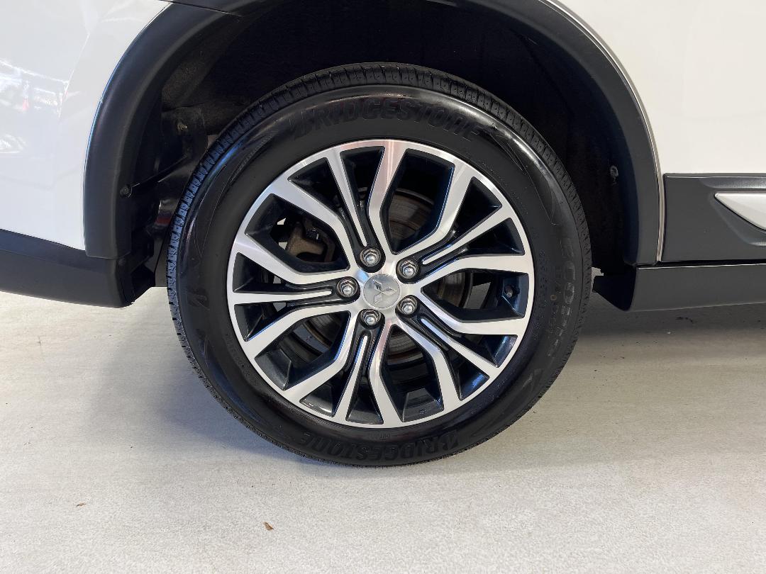 Photo '12' of Mitsubishi Outlander Photo '12' of Mitsubishi Outlander