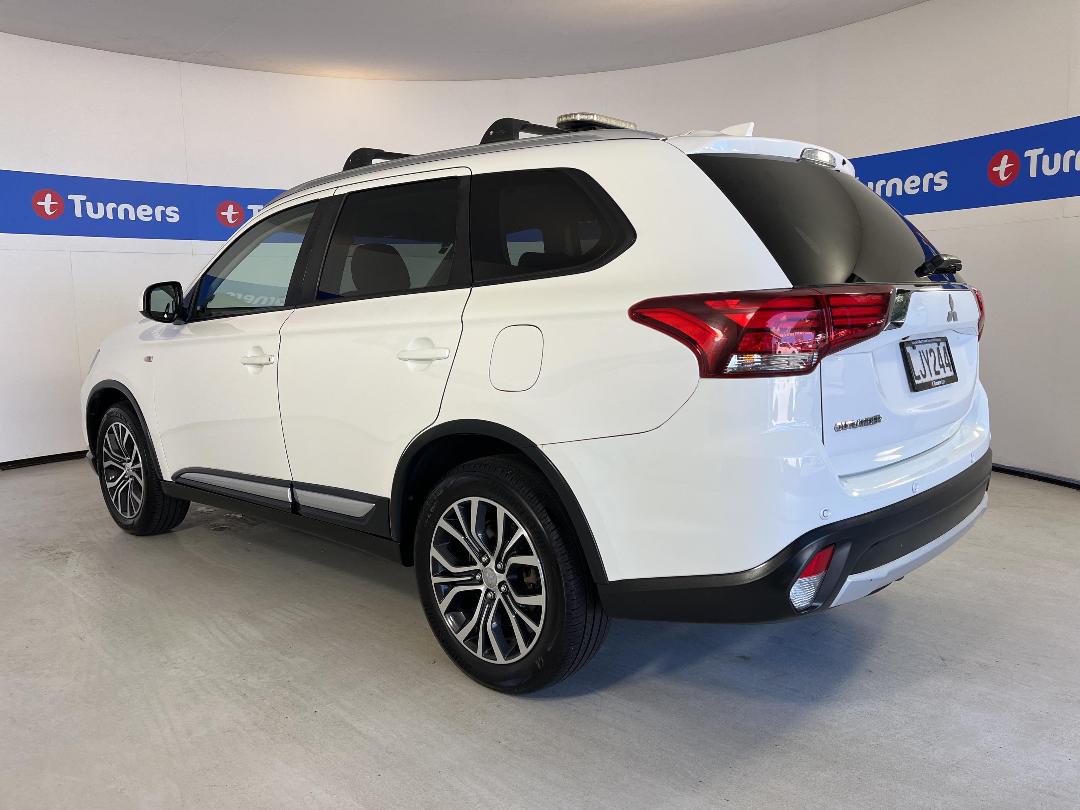 Photo '5' of Mitsubishi Outlander Photo '5' of Mitsubishi Outlander