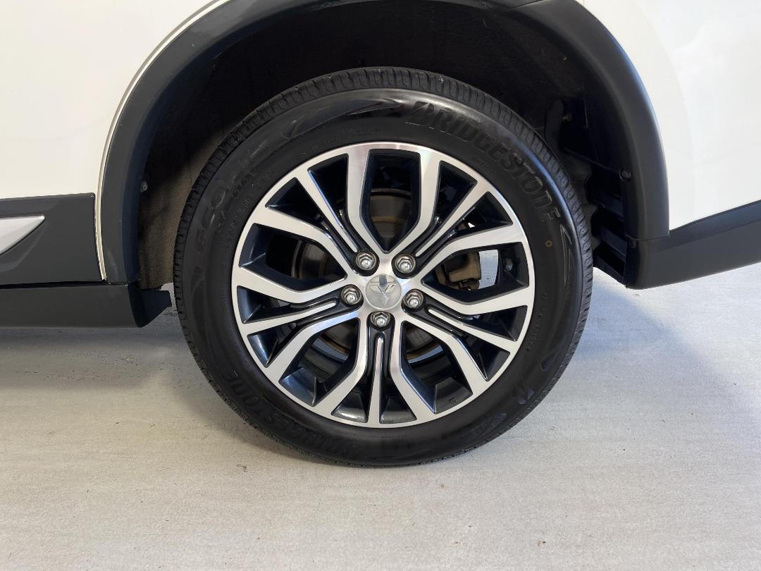 Photo '11' of Mitsubishi Outlander Photo '11' of Mitsubishi Outlander