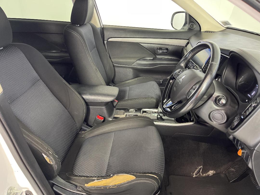 Photo '16' of Mitsubishi Outlander Photo '16' of Mitsubishi Outlander