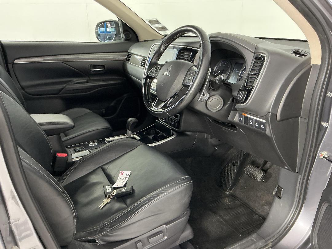 Photo '16' of Mitsubishi Outlander Photo '16' of Mitsubishi Outlander