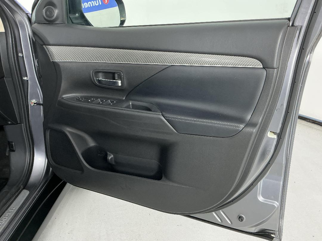 Photo '15' of Mitsubishi Outlander Photo '15' of Mitsubishi Outlander