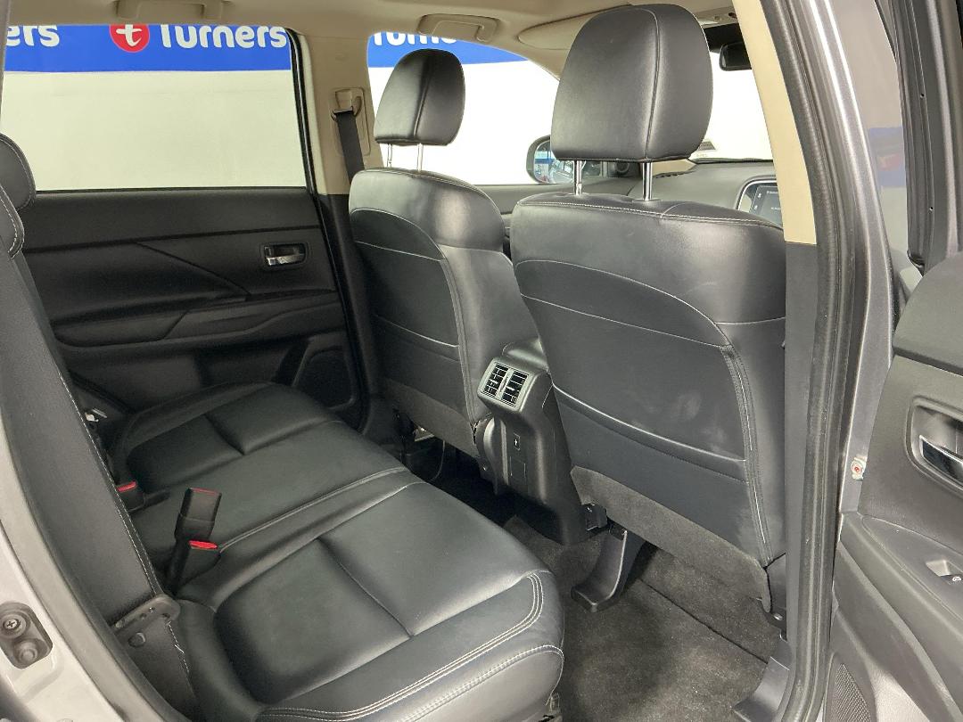 Photo '20' of Mitsubishi Outlander Photo '20' of Mitsubishi Outlander