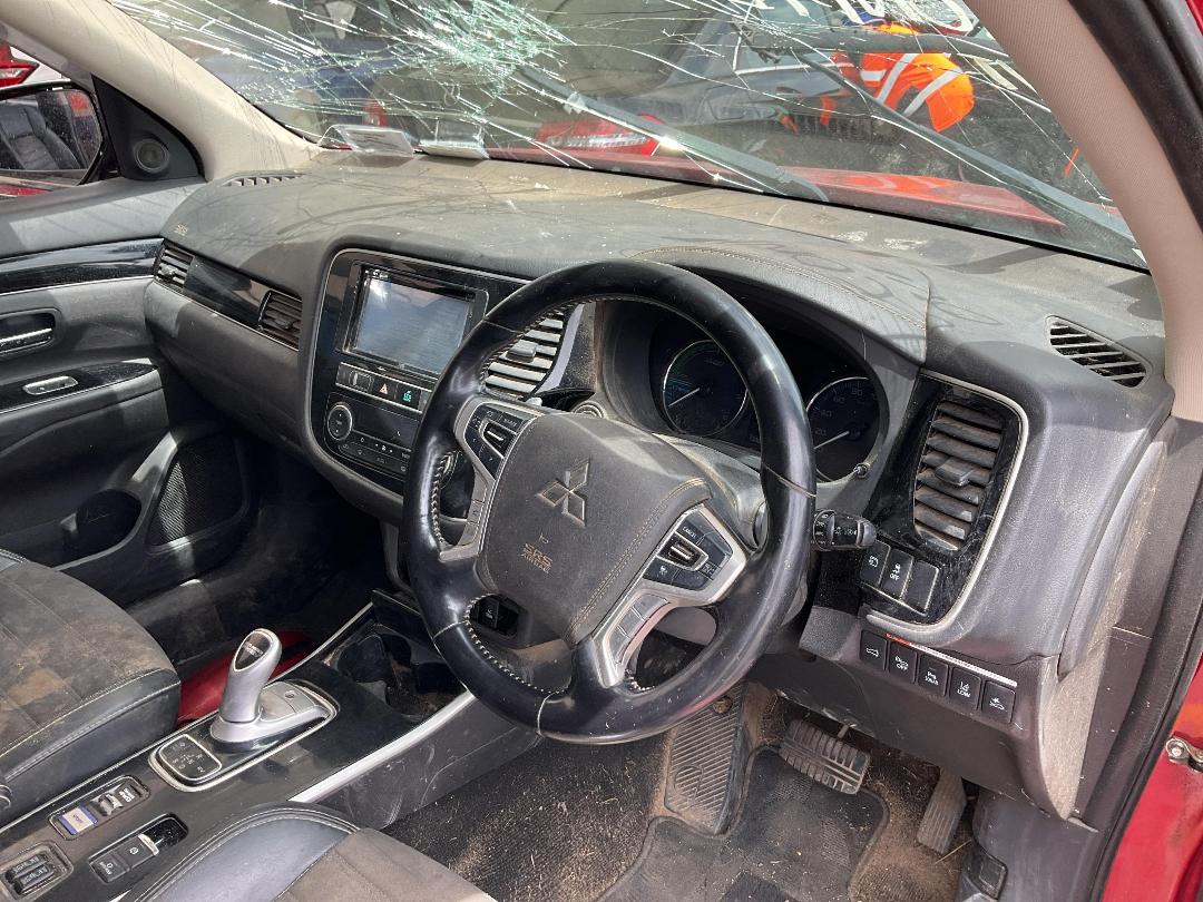 Photo '29' of Mitsubishi Outlander Photo '29' of Mitsubishi Outlander