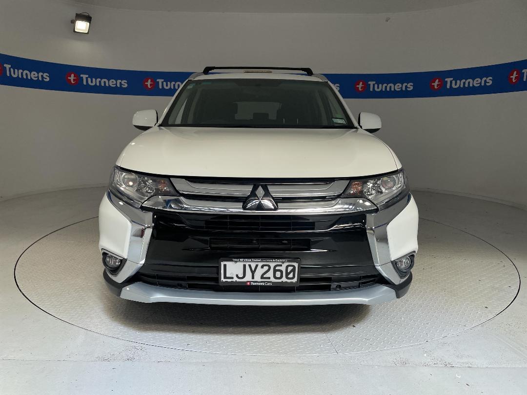 Photo '2' of Mitsubishi Outlander