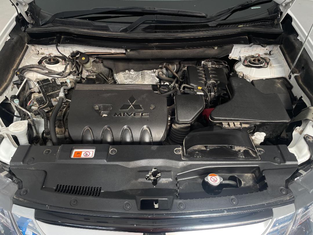 Photo '13' of Mitsubishi Outlander