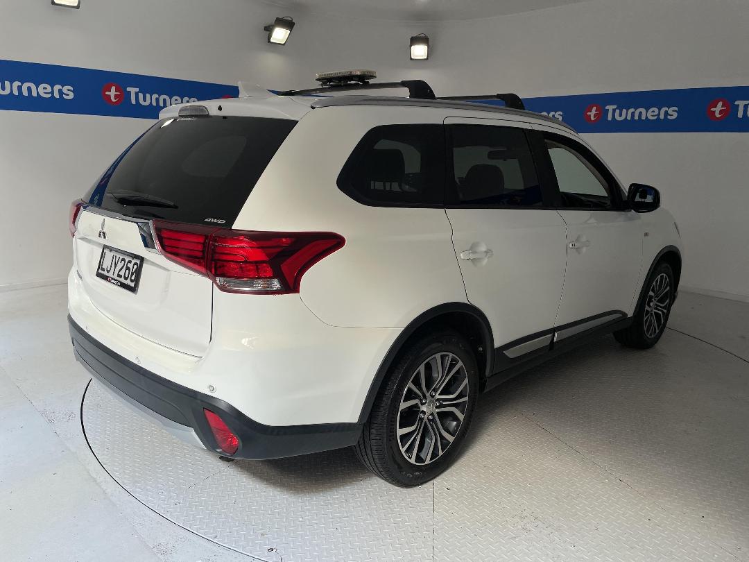 Photo '7' of Mitsubishi Outlander