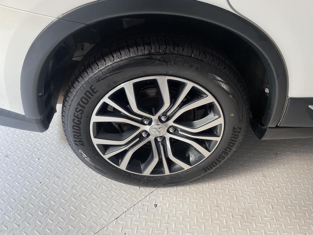 Photo '12' of Mitsubishi Outlander