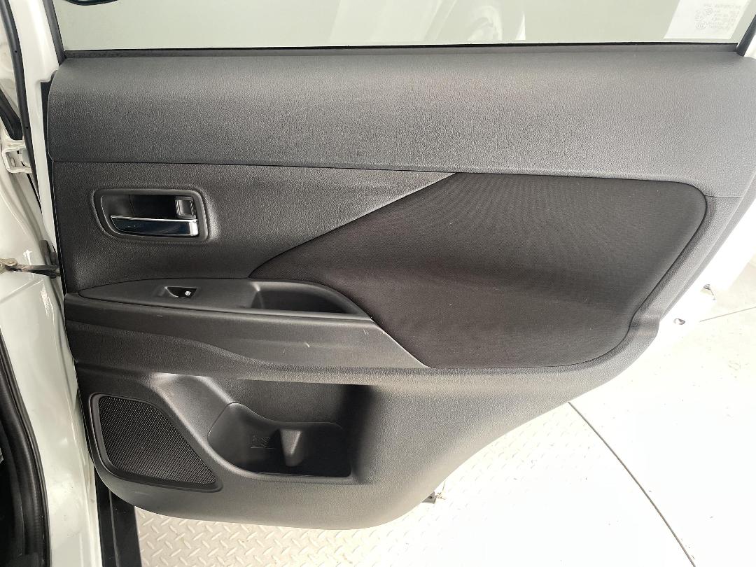 Photo '19' of Mitsubishi Outlander