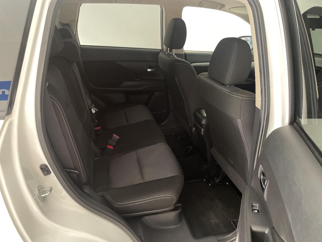 Photo '20' of Mitsubishi Outlander