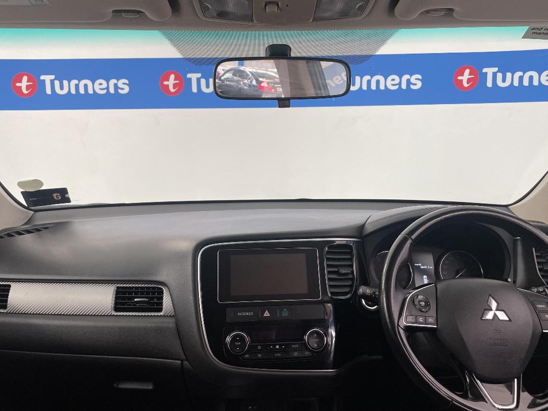 Photo '17' of Mitsubishi Outlander