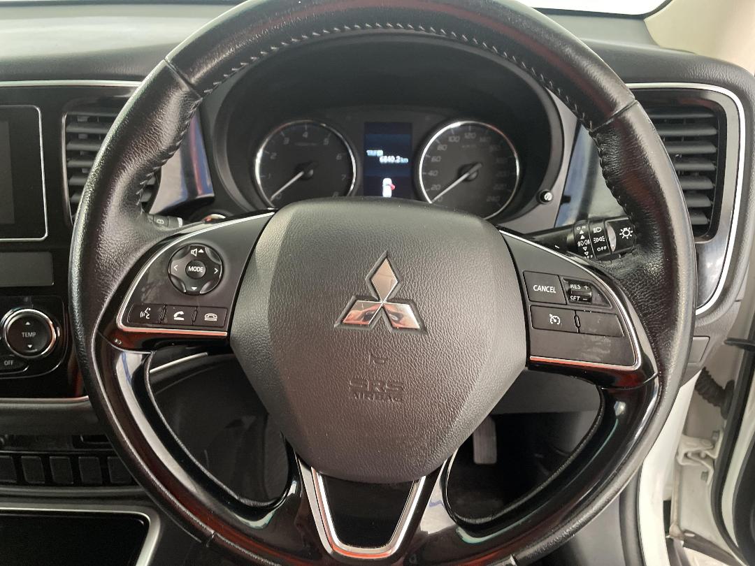 Photo '28' of Mitsubishi Outlander