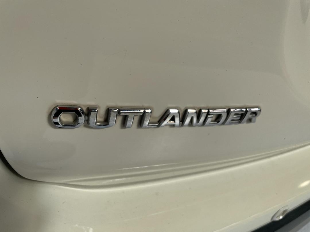 Photo '36' of Mitsubishi Outlander