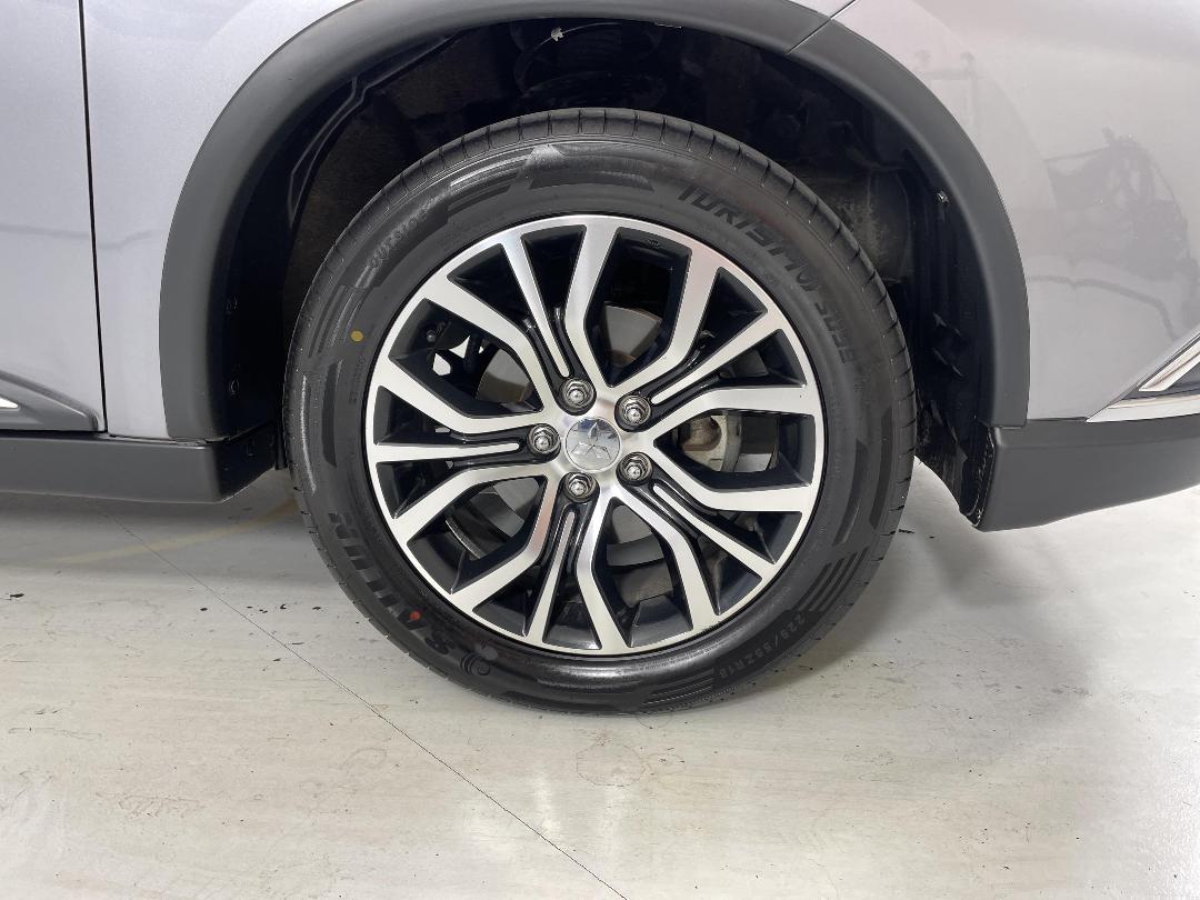 Photo '9' of Mitsubishi Outlander Photo '9' of Mitsubishi Outlander