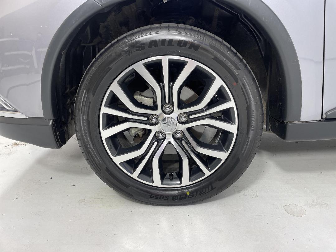 Photo '10' of Mitsubishi Outlander Photo '10' of Mitsubishi Outlander