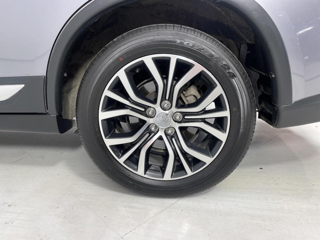 Photo '11' of Mitsubishi Outlander Photo '11' of Mitsubishi Outlander