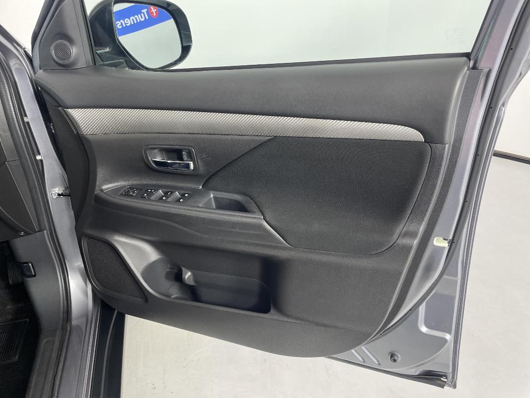 Photo '15' of Mitsubishi Outlander Photo '15' of Mitsubishi Outlander