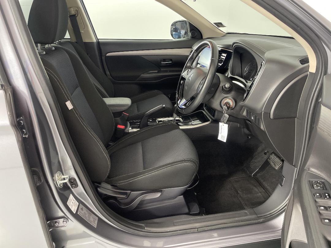 Photo '16' of Mitsubishi Outlander Photo '16' of Mitsubishi Outlander