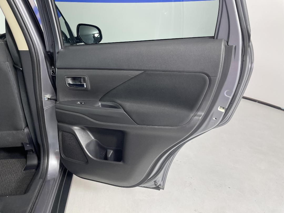 Photo '19' of Mitsubishi Outlander Photo '19' of Mitsubishi Outlander