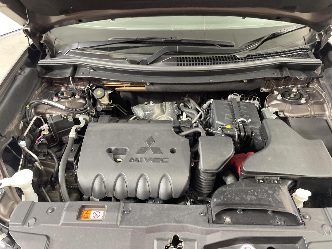 Photo '13' of Mitsubishi Outlander