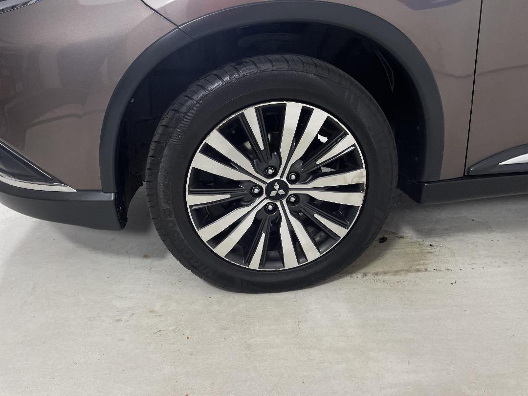 Photo '10' of Mitsubishi Outlander