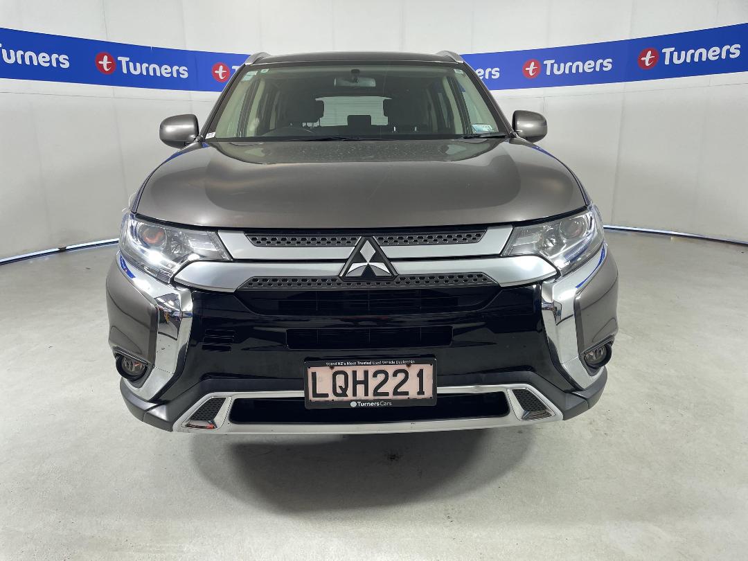 Photo '2' of Mitsubishi Outlander