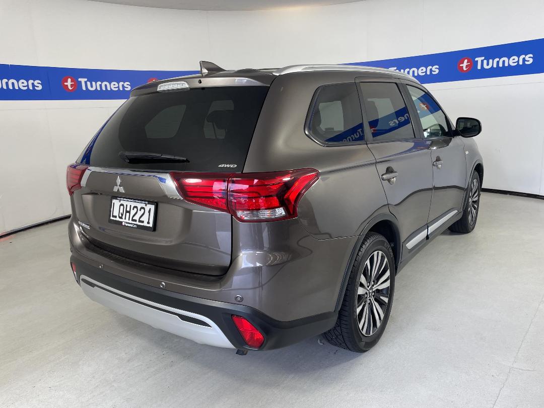 Photo '7' of Mitsubishi Outlander