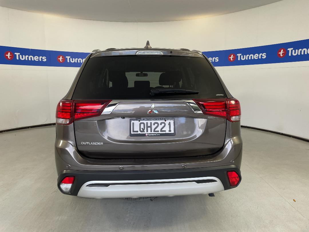 Photo '6' of Mitsubishi Outlander