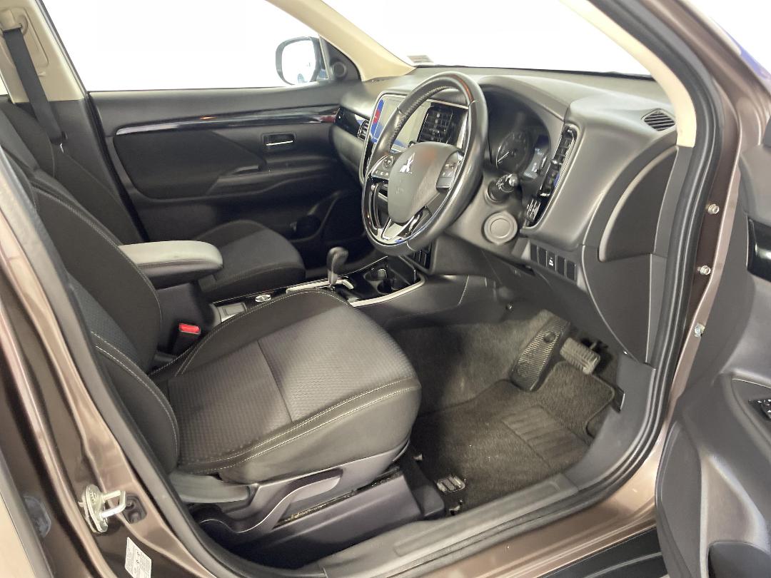 Photo '16' of Mitsubishi Outlander