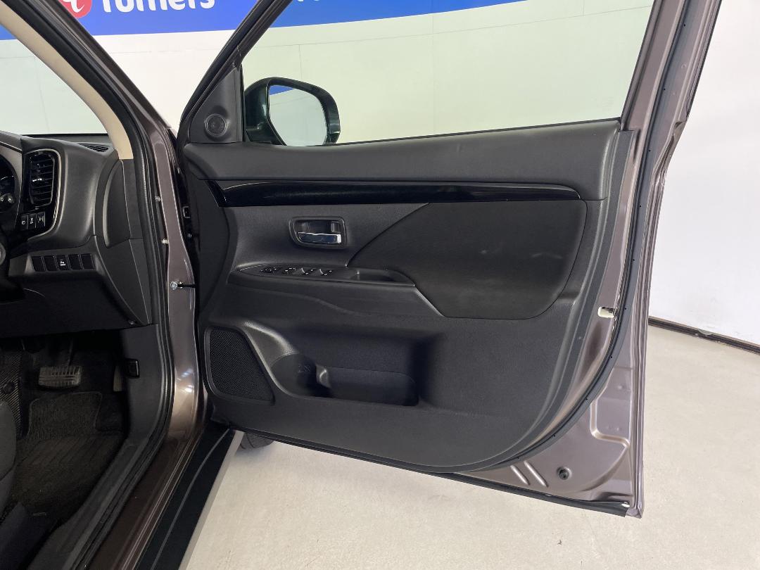 Photo '15' of Mitsubishi Outlander