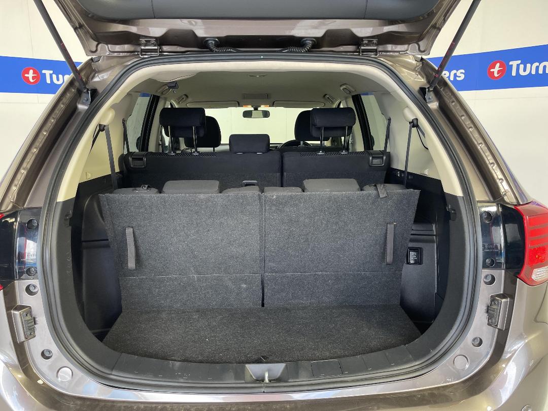 Photo '14' of Mitsubishi Outlander