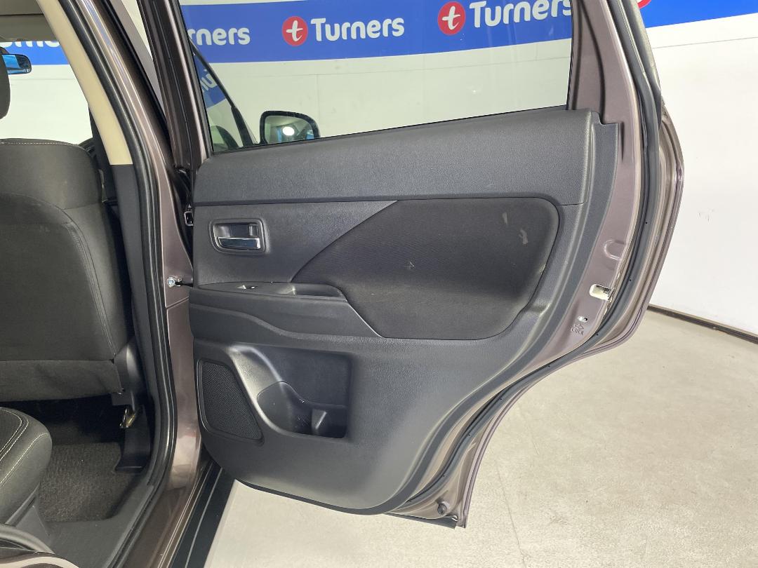 Photo '19' of Mitsubishi Outlander