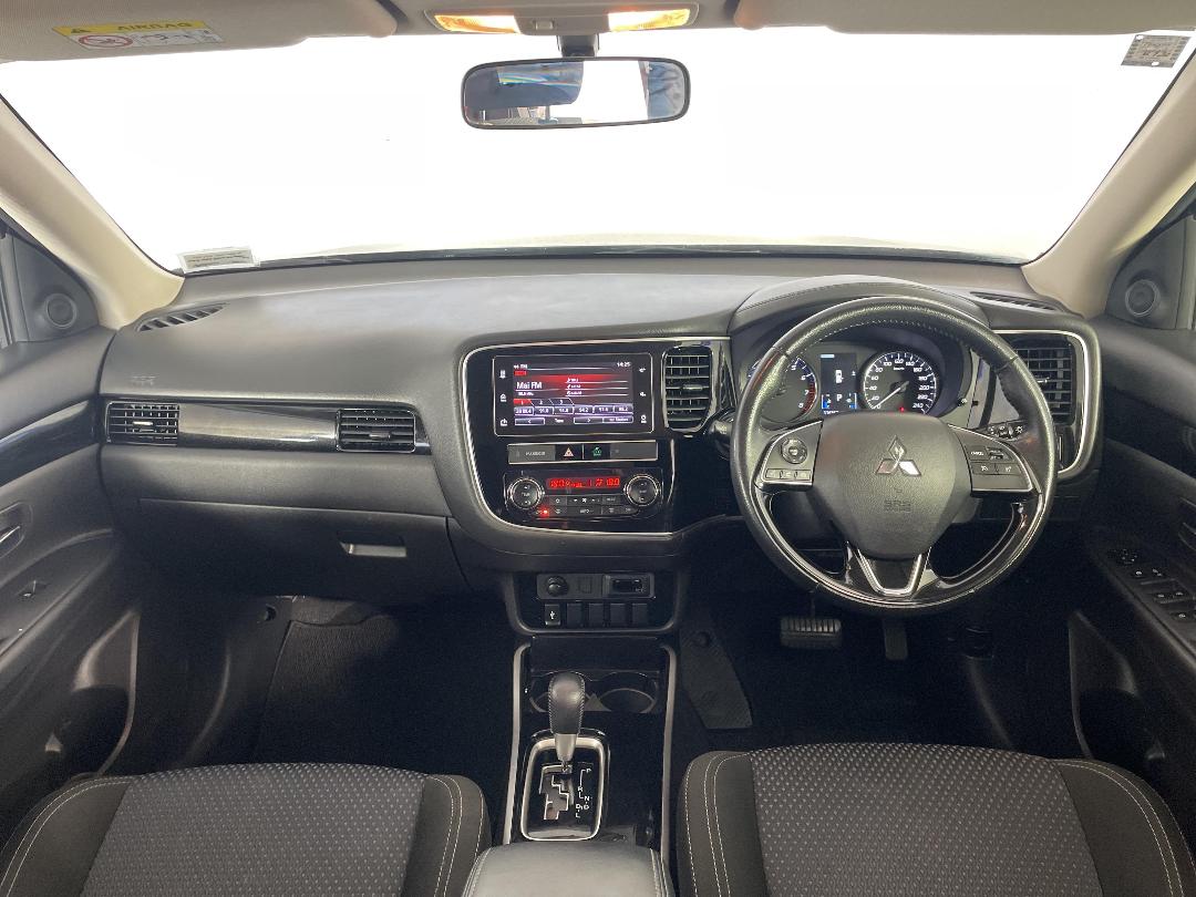 Photo '17' of Mitsubishi Outlander