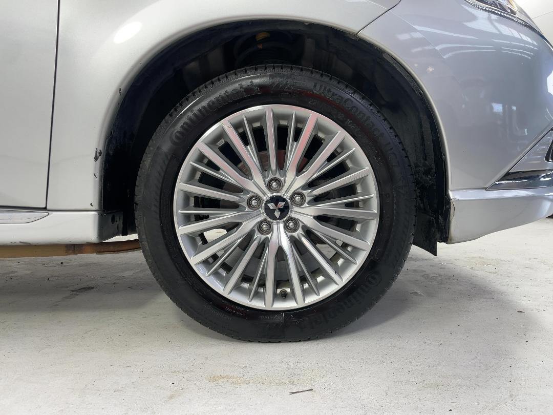 Photo '9' of Mitsubishi Outlander