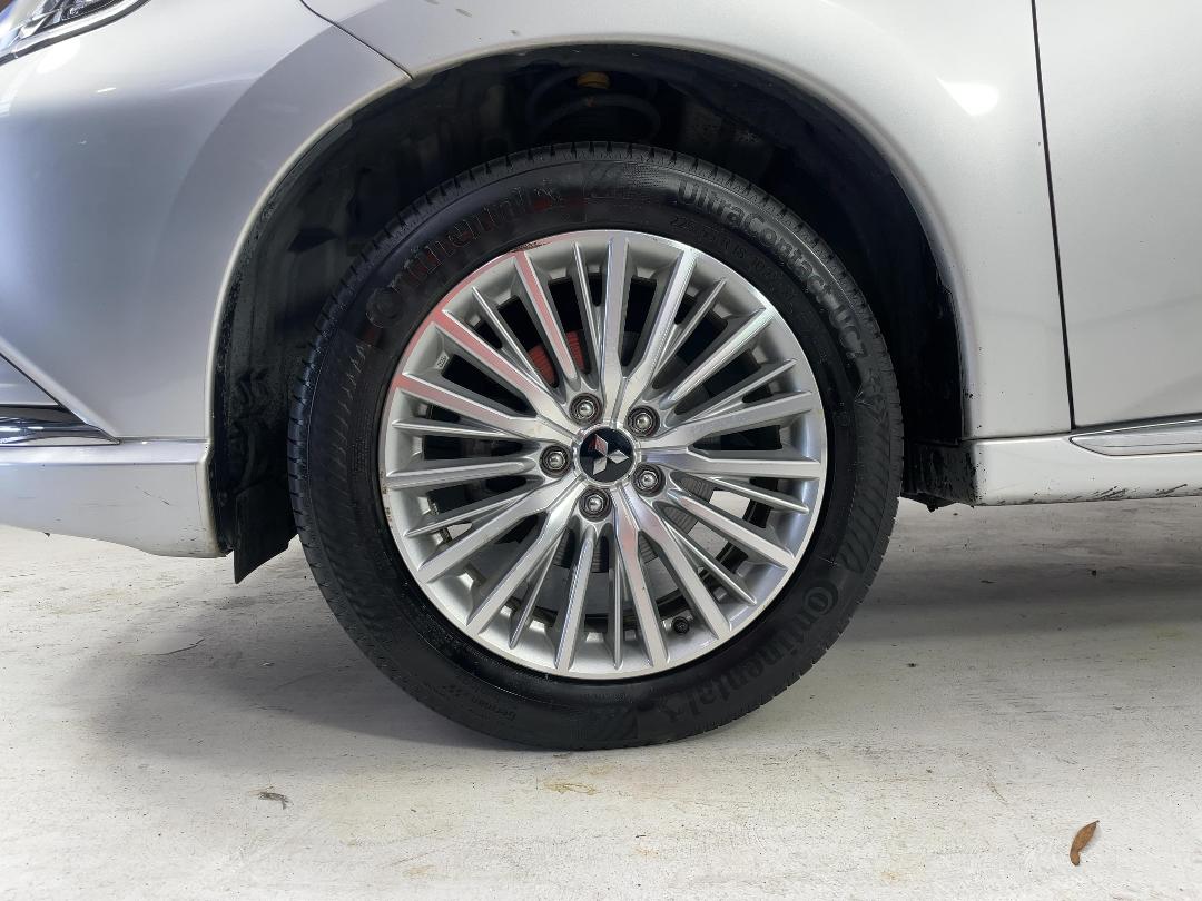 Photo '10' of Mitsubishi Outlander