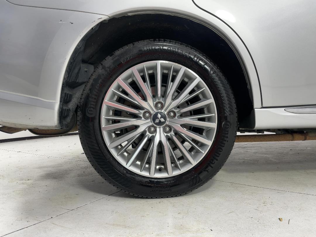 Photo '12' of Mitsubishi Outlander