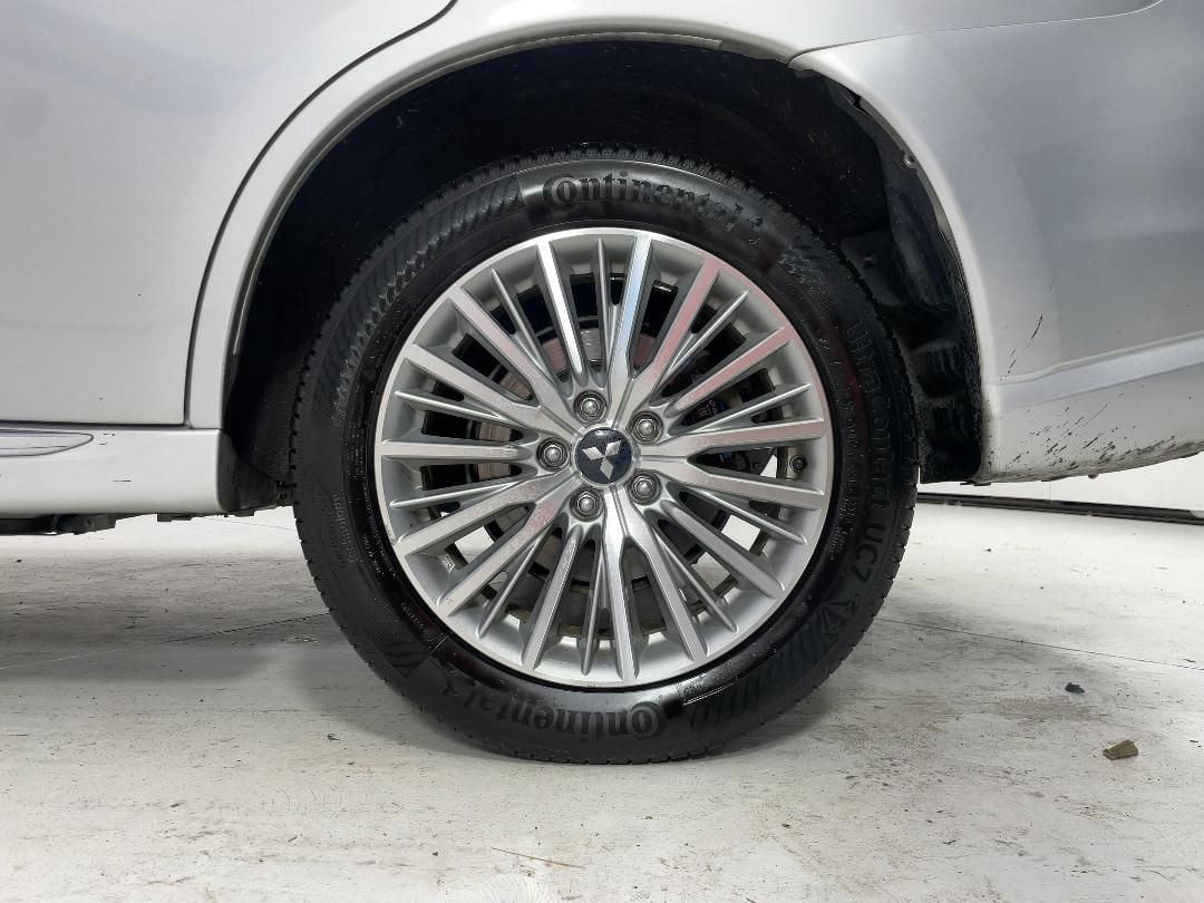 Photo '11' of Mitsubishi Outlander