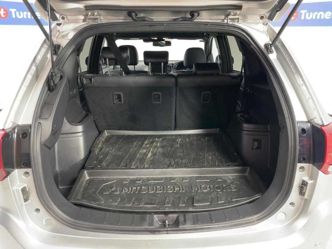 Photo '14' of Mitsubishi Outlander