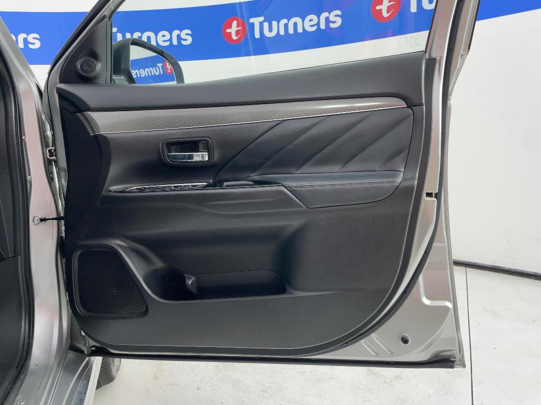 Photo '15' of Mitsubishi Outlander