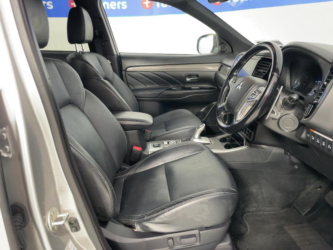 Photo '16' of Mitsubishi Outlander